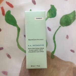 SkinCeuticals H.A. Intensifier Serum - Mint Green